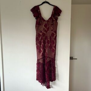 Bardot dress with flower lace design. Size 6/S. (NWT)